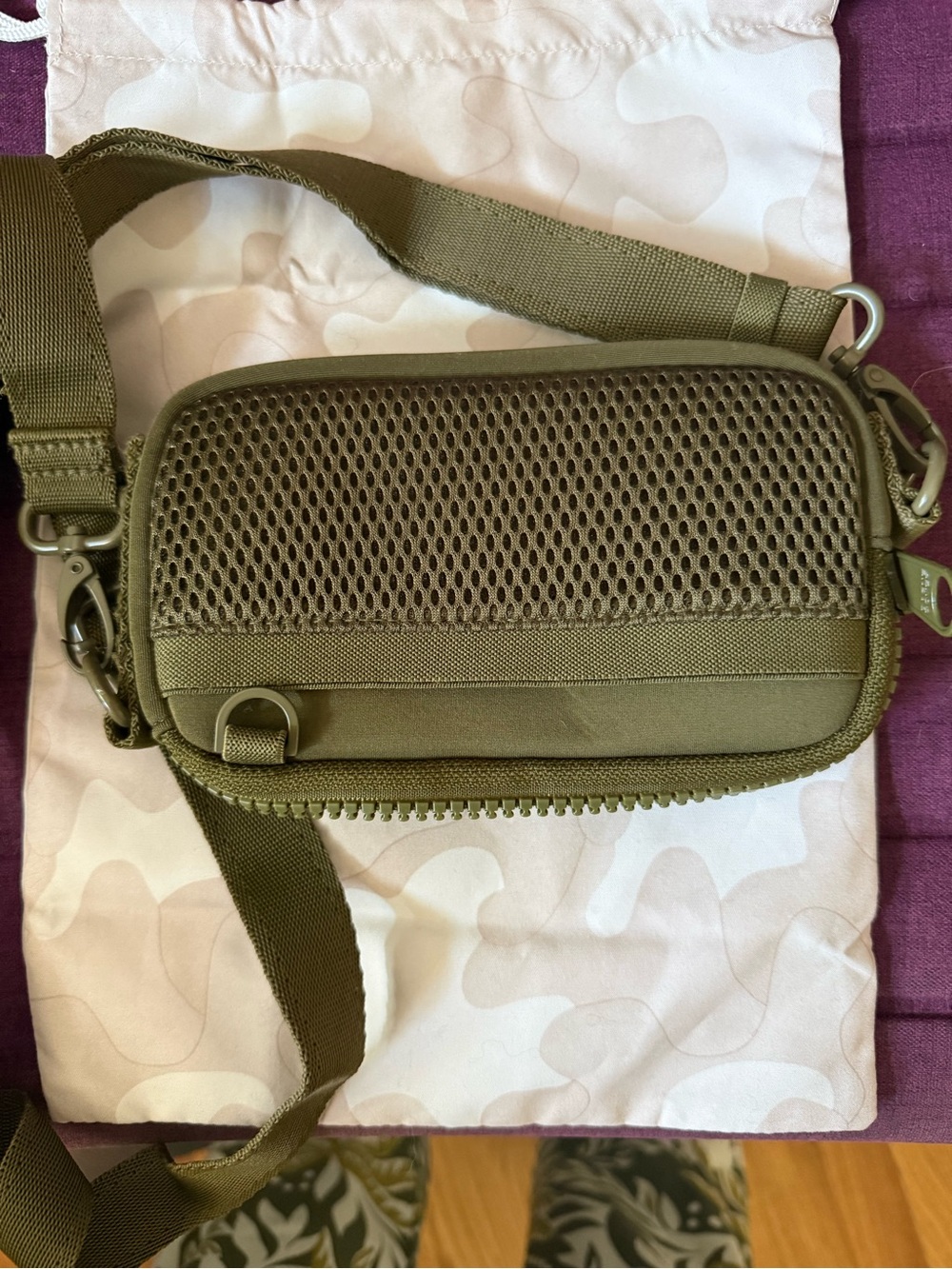 Dagne Dover Mara Phone Sling in Olive Green - Picture 5 of 10